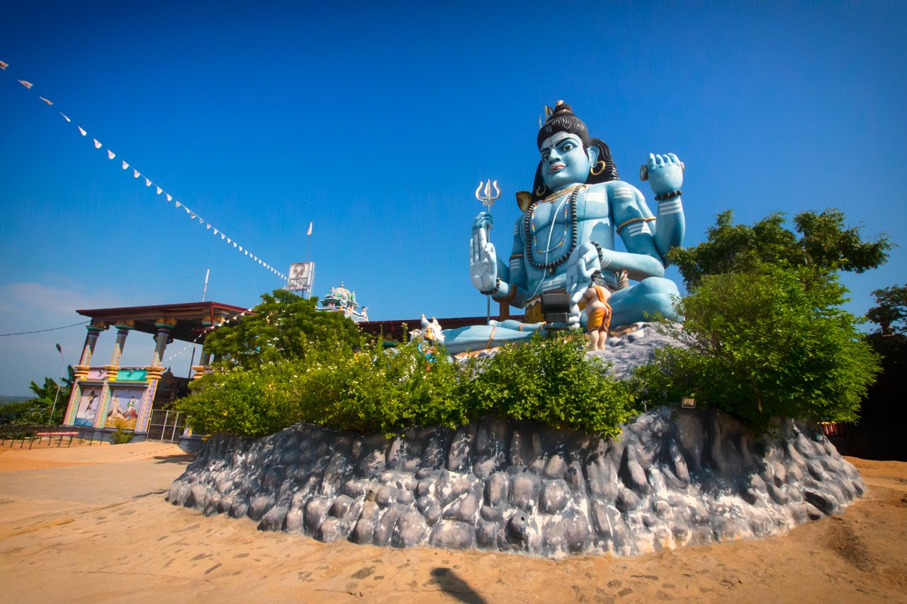 Koneswaram Temple & Coastal Leisure (Approx. 20:30 mins)