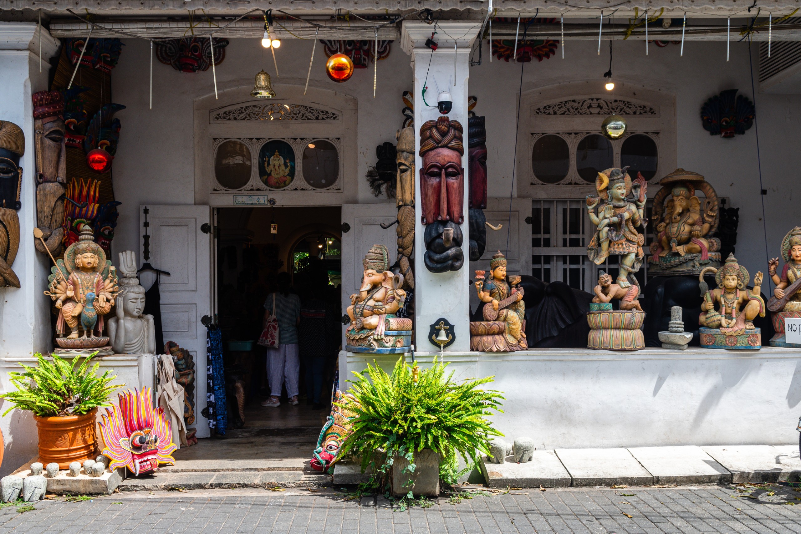 Transfer to Galle / Galle Fort & Artisan Villages (Approx. 5:6 hrs)